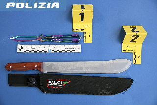 Porto Sant’Elpidio - Fermati con coltello e machete in auto: due denunciati